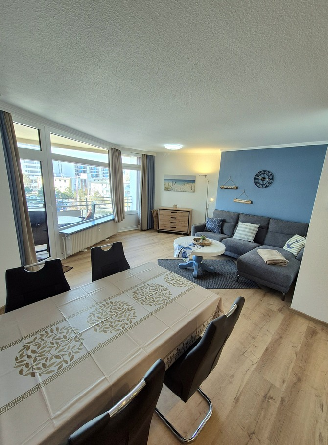 Ferienwohnung in Gr&ouml;mitz - Gr&ouml;mitz-Center - Wohnraum Bild auf Balkon