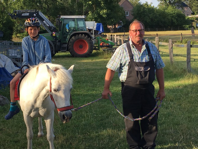 Ferienwohnung in Rettin - Bauernferienhof Kluvetasch Ostseeblick - Pony Jerry