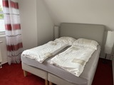 Ferienwohnung in Scharbeutz - Pr&uuml;hs - Schlafzimmer mit Boxspringbett 160 x 200