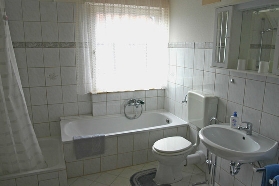 Ferienwohnung in Heiligenhafen - Clasen - Bad mit Dusche, Wanne und WC