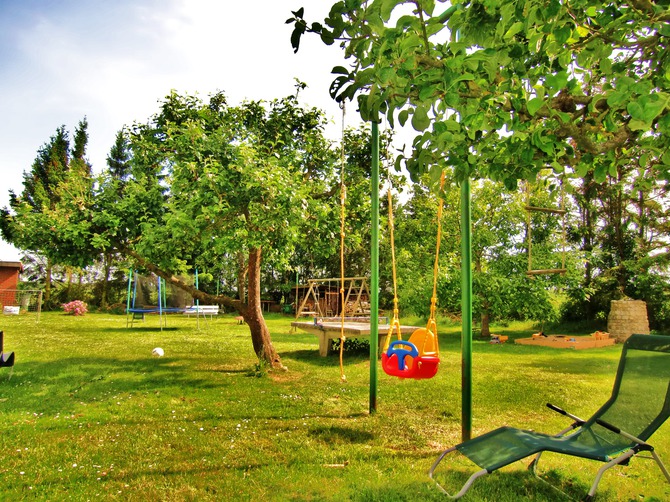 Ferienwohnung in Tremt - Zum Naturstrand - Schaukeln, Tischtennisplatte, Trampolin