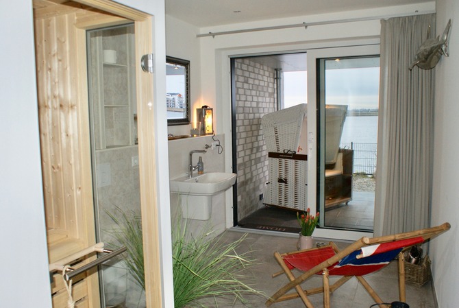 Ferienwohnung in Kappeln - Kajüte 71 - großes Badezimmer mit Blick aufs Wasser