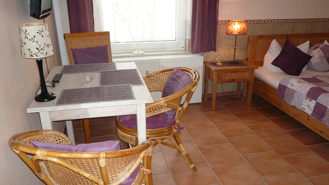 Appartement in Sassnitz - OSTSEESAND mit Balkon - Schlaf-Wohnbereich mit Esstisch